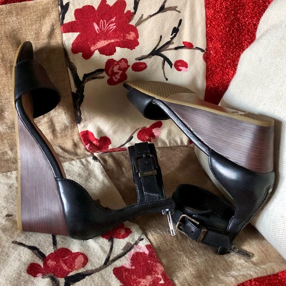 Uggs Sandals - Picture 4 of 13